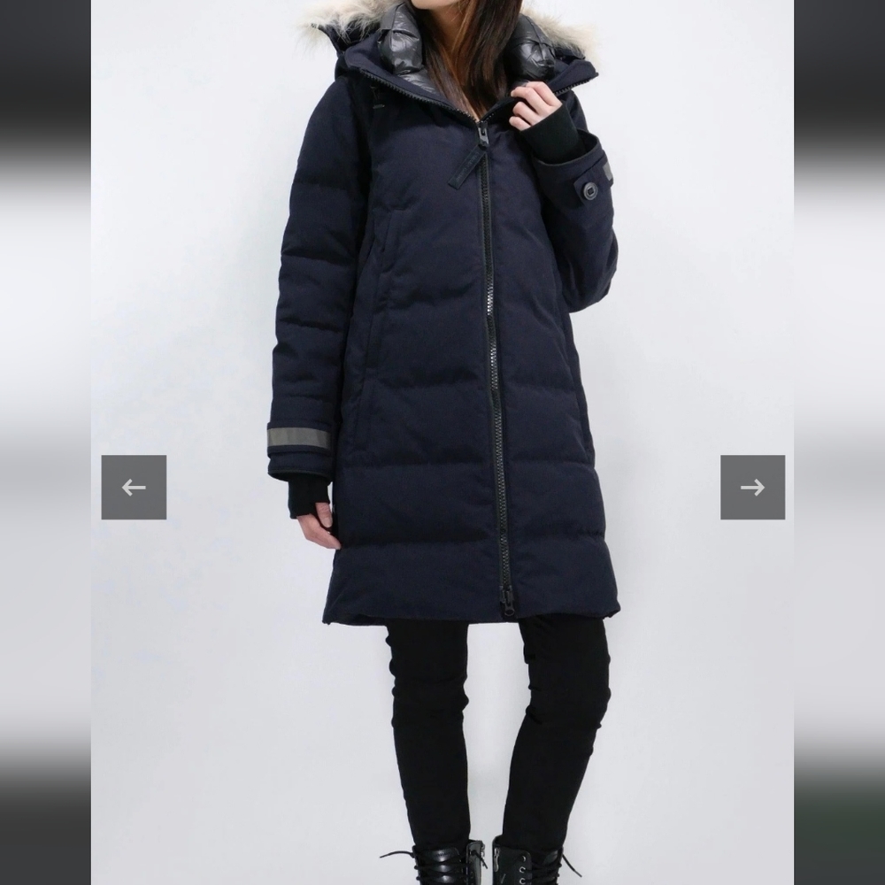 Canada Goose Black label Women Down Parka. Medium